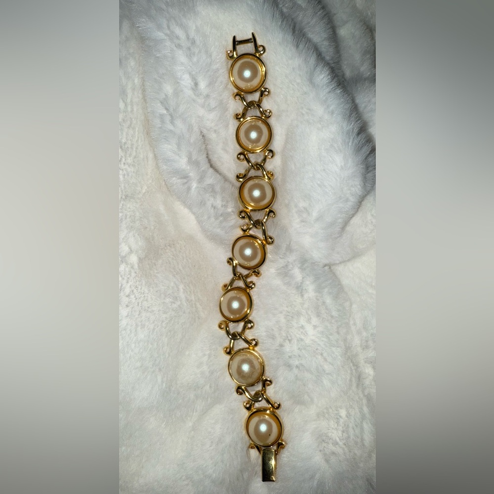 Vintage Golden and Faux Pearl Women's Bracelet made by Weingeroff - Picture 5 of 11